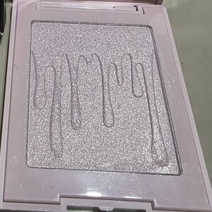 Kylie Jenner Pressed Illuminating Powder "Princess Please"